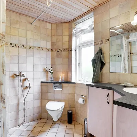 3 Bedroom Stunning In 렘비그